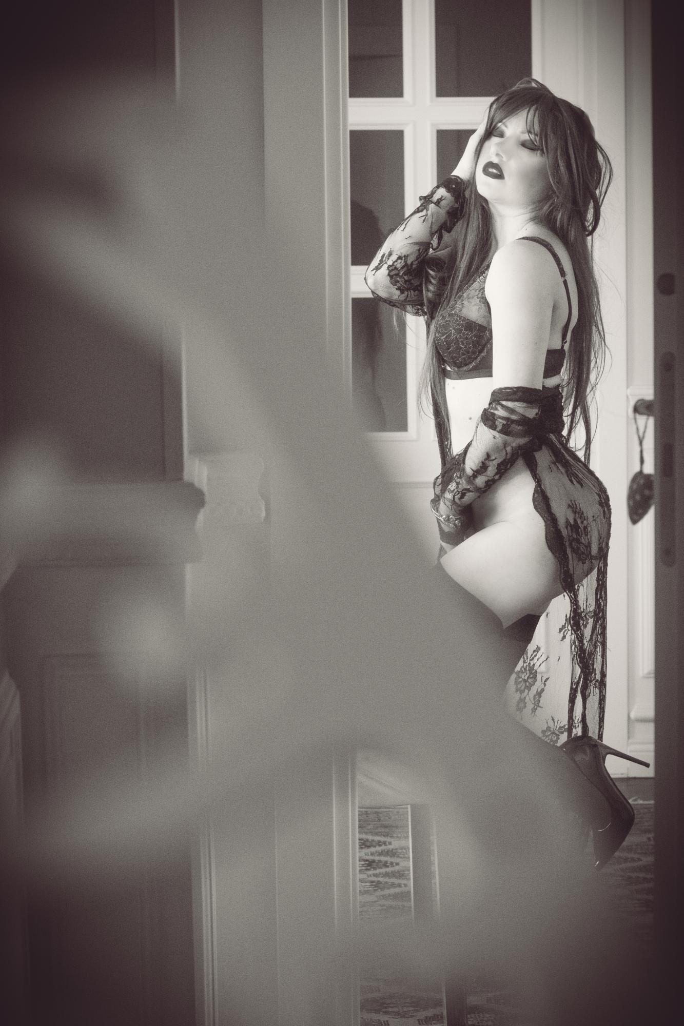 Yes, I'm Her. - VeraVii Image 2