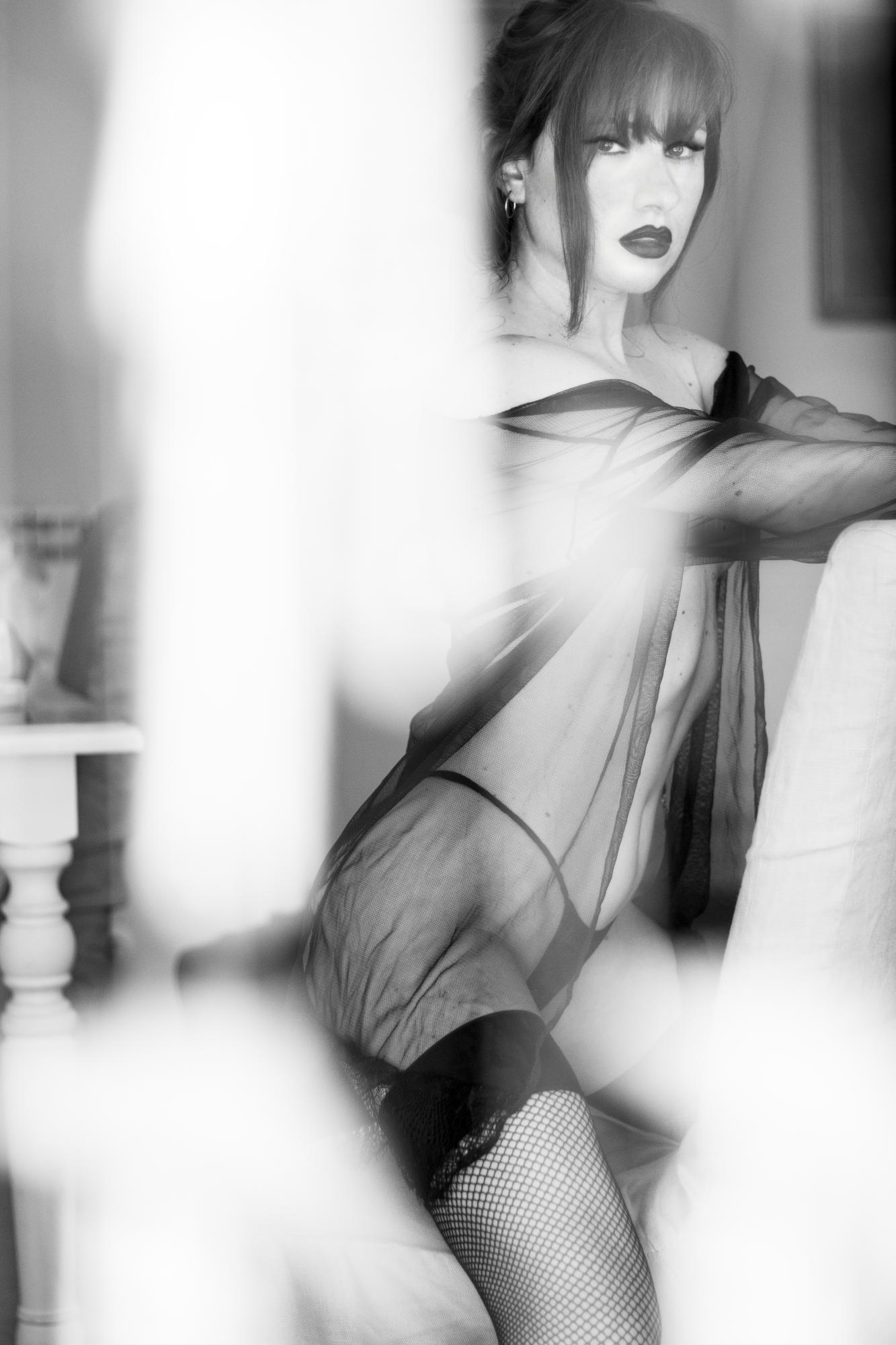 Yes, I'm Her. - VeraVii Image 3