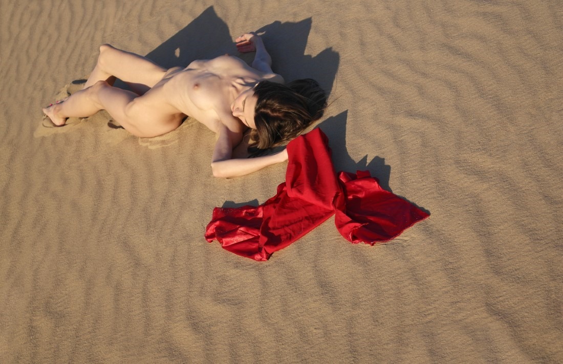 Graceful Grains Of Sand - Victoria Chernenko & Ruslan Kolodenskiy Image 3