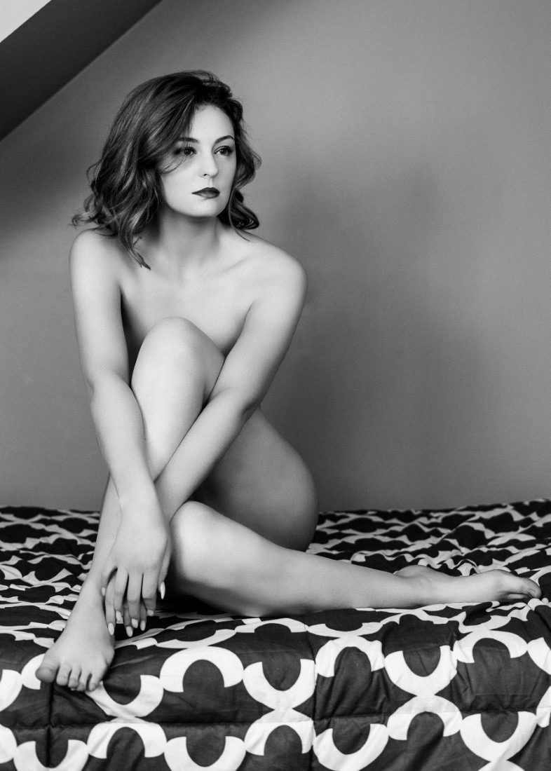 Boudoir In Black And White - Ashley-rose Coubrough & Red Lion Boudoir Image 5