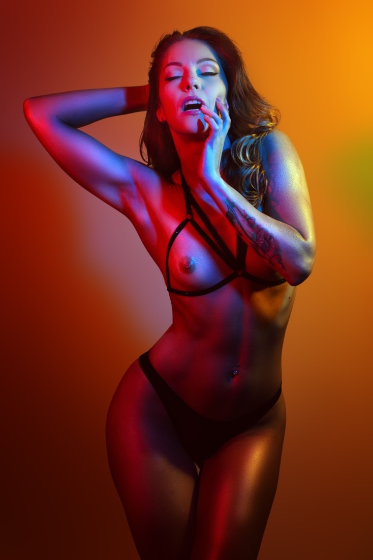 Gels With Olly Bakke - Everett Christopher Unveiling the Magic of Colorful Lighting in Boudoir Photography