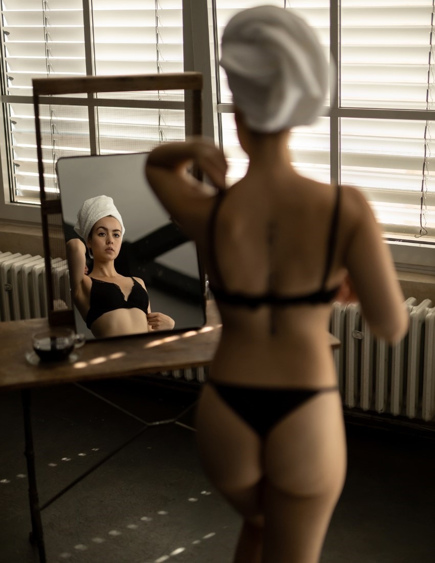 Girl In The Mirror - Arielle & Thomas Hessel Image 2