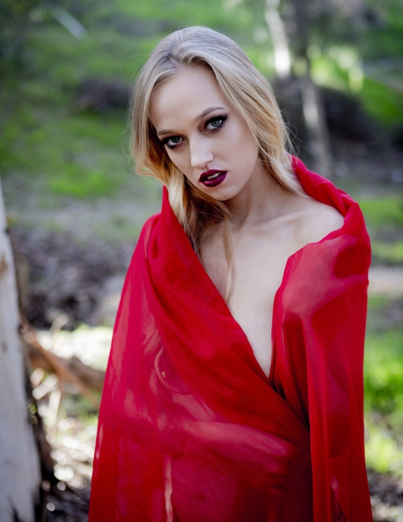 Hmd Photography & Raedience - Lady In Red Image 3