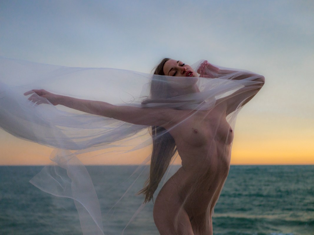 Miguel Herrero & Galina Fedorova - Galina Waiting For The Sunset Image 3
