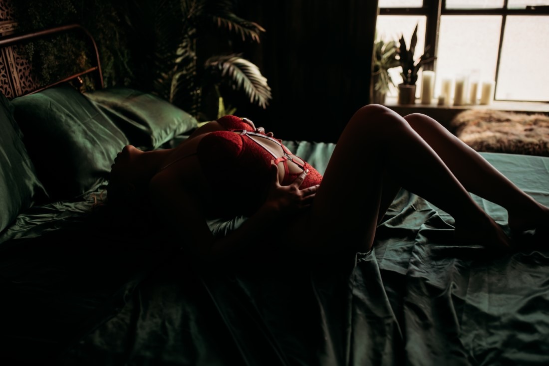 Red Passion - Andrea Trinh & Bella Dea Boudoir Image 12