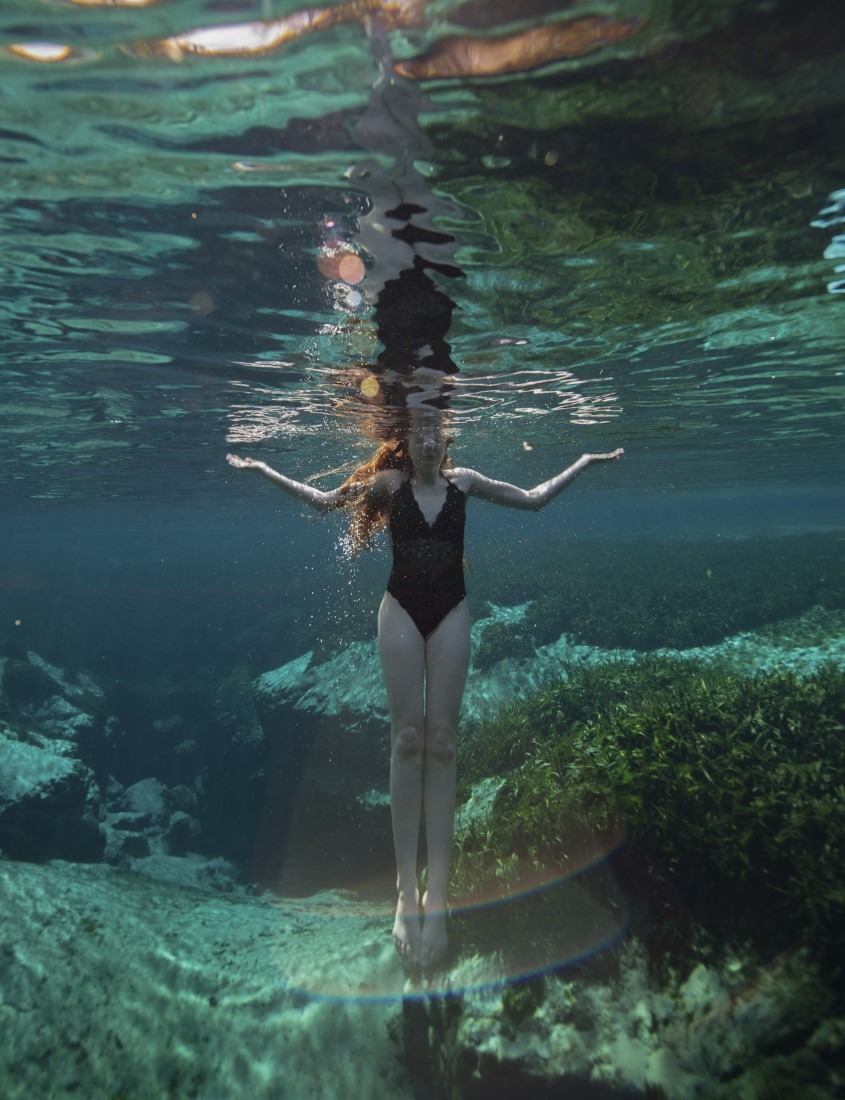 Red Underwater - Jessica Lynette Brooks & Jens Lorenzen Image 8