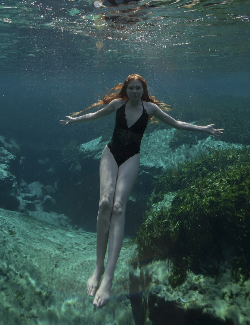 Red Underwater - Jessica Lynette Brooks & Jens Lorenzen Image 7