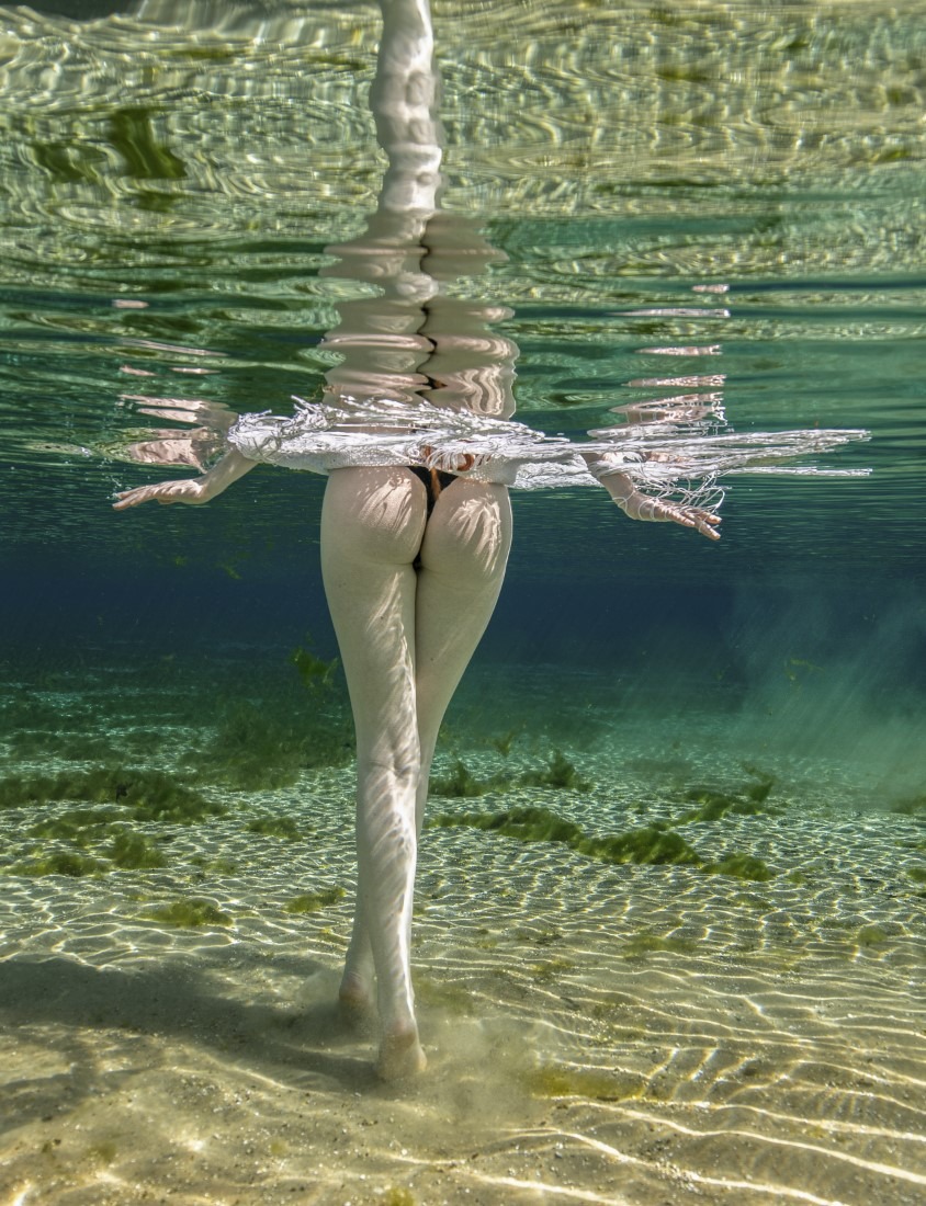 Red Underwater - Jessica Lynette Brooks & Jens Lorenzen Image 4