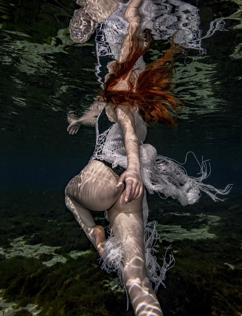 Red Underwater - Jessica Lynette Brooks & Jens Lorenzen Image 2