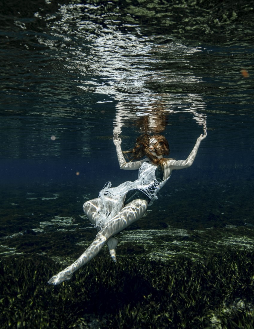 Red Underwater - Jessica Lynette Brooks & Jens Lorenzen Image 14