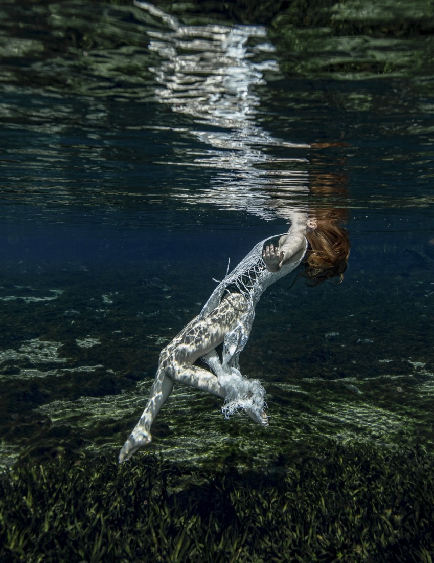 Red Underwater - Jessica Lynette Brooks & Jens Lorenzen Image 13