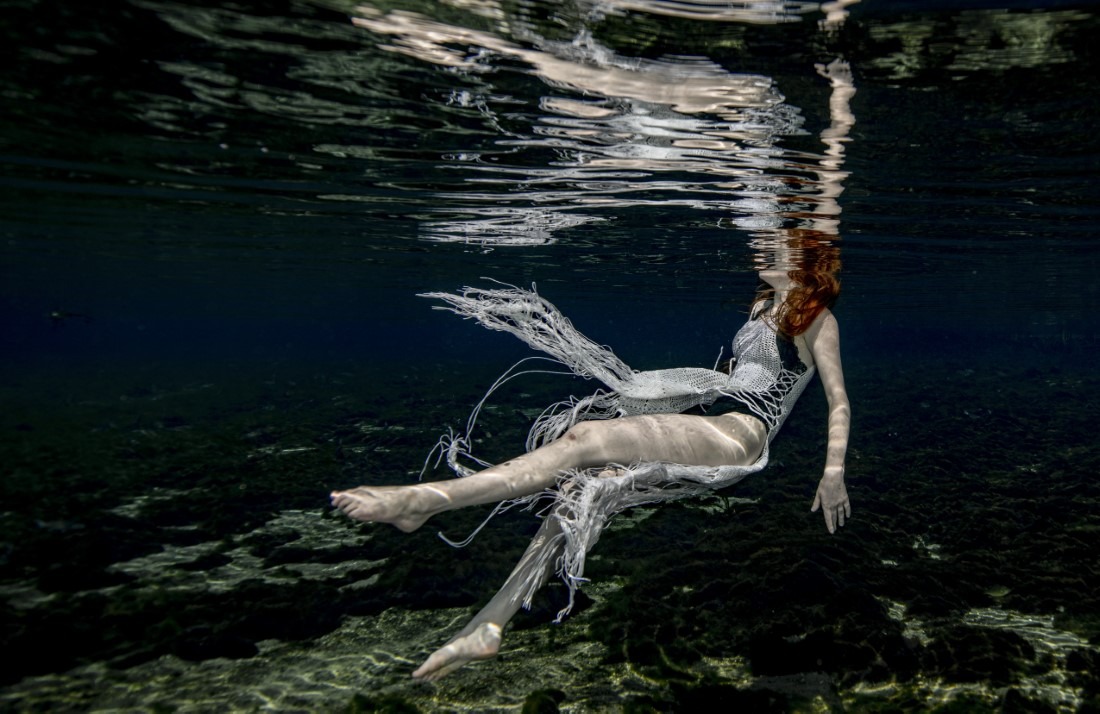 Red Underwater - Jessica Lynette Brooks & Jens Lorenzen Image 12