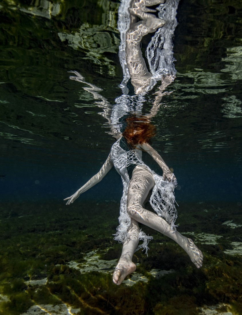 Red Underwater - Jessica Lynette Brooks & Jens Lorenzen Image 11