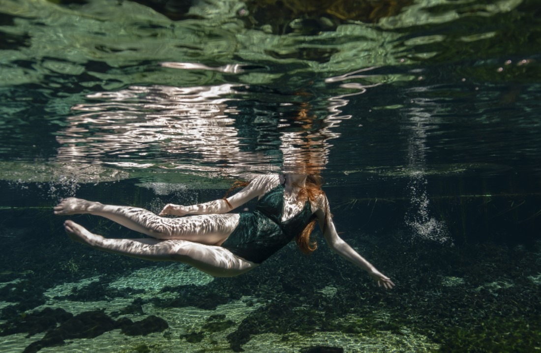 Red Underwater - Jessica Lynette Brooks & Jens Lorenzen Image 9