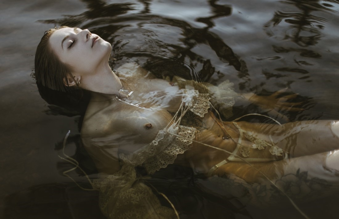 Siren - Gabrielle Melanson & Kaylin Amelia Image 11
